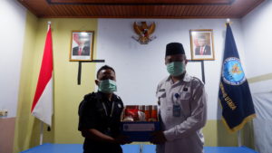 Sambut Bulan Suci Ramadhan, BNNK Gorontalo Utara Bagikan Paket Makanan dan Kesehatan Kepada Pegawai Sambut Bulan Suci Ramadhan, BNNK Gorontalo Utara Bagikan Paket Makanan dan Kesehatan Kepada Pegawai