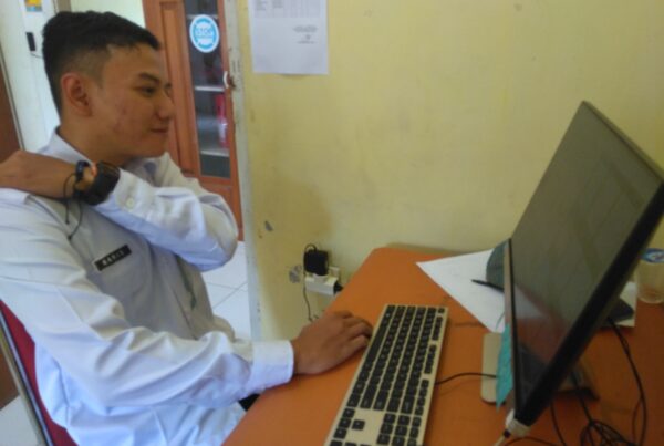 Peregangan di Tempat Kerja