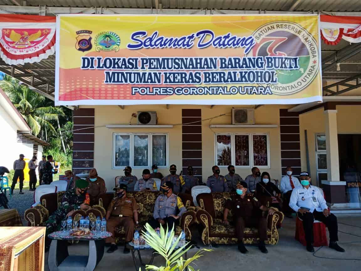 Kepala BNNK Gorontalo Utara Turut Hadir Dalam Pemusnahan Barang Bukti Miras Polres Gorontalo Utara