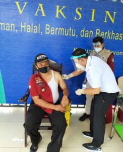 Dukung Vaksinasi Covid-19, Kepala BNNK Gorontalo Utara Dr. Ibrahim Paneo,M.Kes Mengikuti Vaksinasi Tahap I