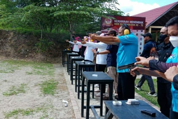 Bersama Tim Berantas, Kepala BNN Kab. Gorontalo Utara Kembali Mengasah Kemampuan Menembak