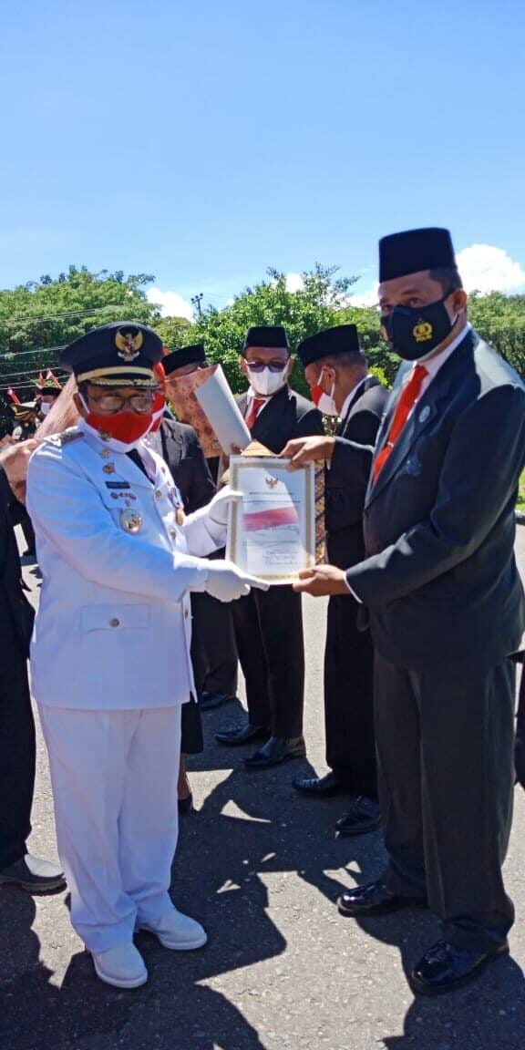 Upacara HUT RI ke – 76, BNN Kab. Gorontalo Utara Terima Penghargaan dari Pemerintah Daerah