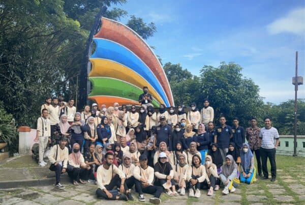 Bersama Mahasiswa KKN UNG 2021, BNN Kab. Gorontalo Utara Kampanyekan “War on Drugs” Melalui Kegiatan Senam Sehat