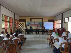 Guru dan Siswa SMP N 4 Kwandang Terima Sosialisasi Terkait Narkoba
