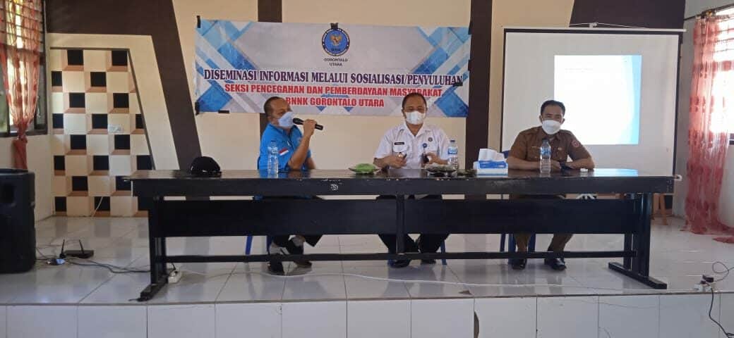 Guru dan Siswa SMP N 4 Kwandang Terima Sosialisasi Terkait Narkoba