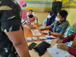 Antisipasi Penyalahgunaan Narkotika, Rema Muda Desa Pontolo dan Perangkat Desa Cisadane Di Test Urine