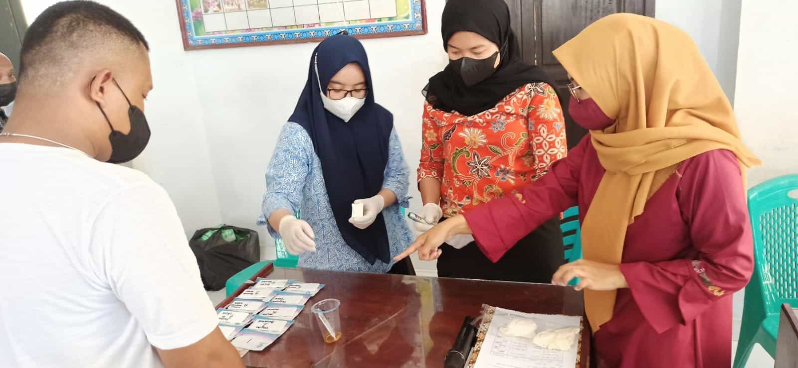 Antisipasi Penyalahgunaan Narkotika, Rema Muda Desa Pontolo dan Perangkat Desa Cisadane Di Test Urine