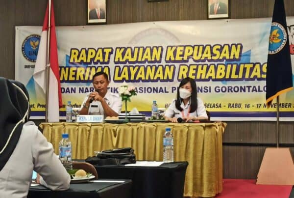 Kepala BNNP Gorontalo Ir. Sukandar Buka Rapat Kajian Kepuasan