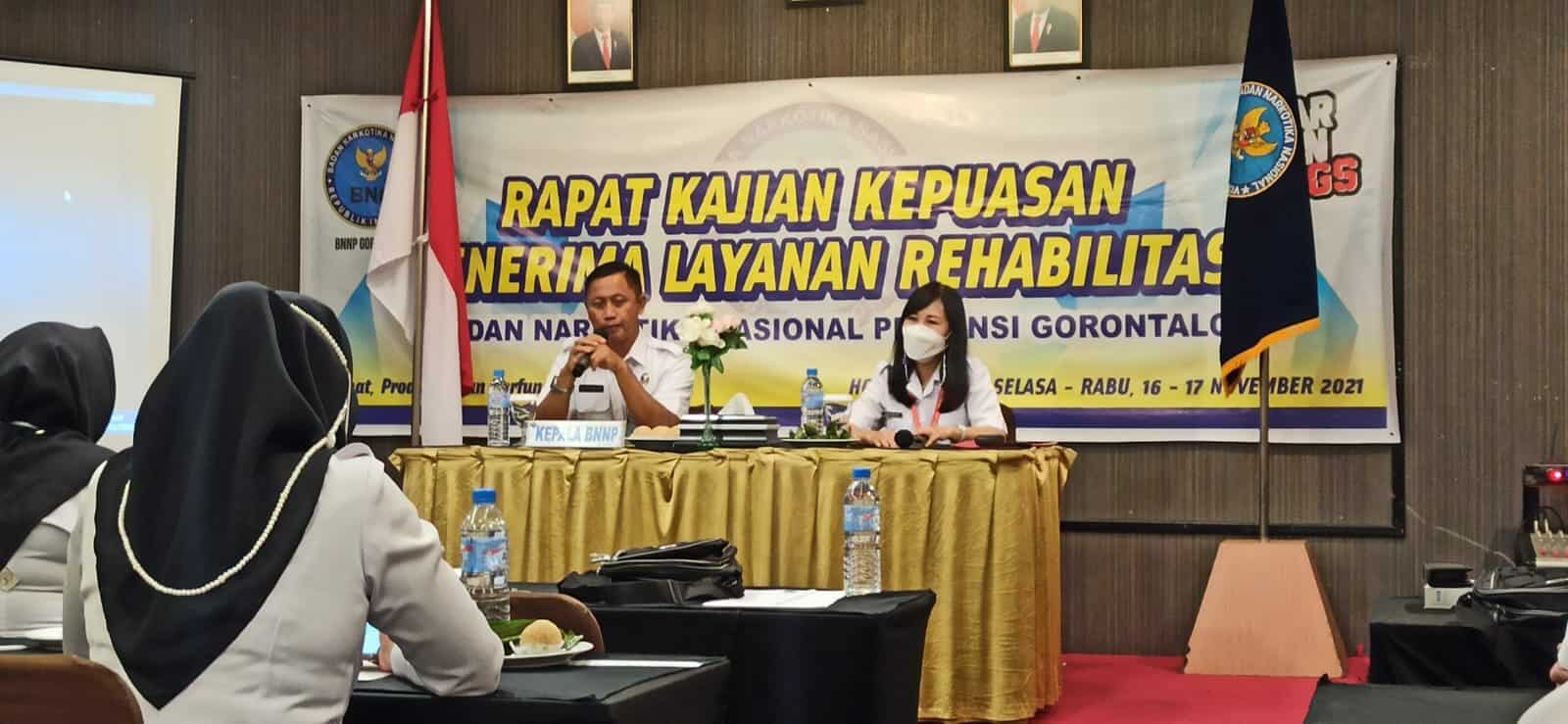 Kepala BNNP Gorontalo Ir. Sukandar Buka Rapat Kajian Kepuasan