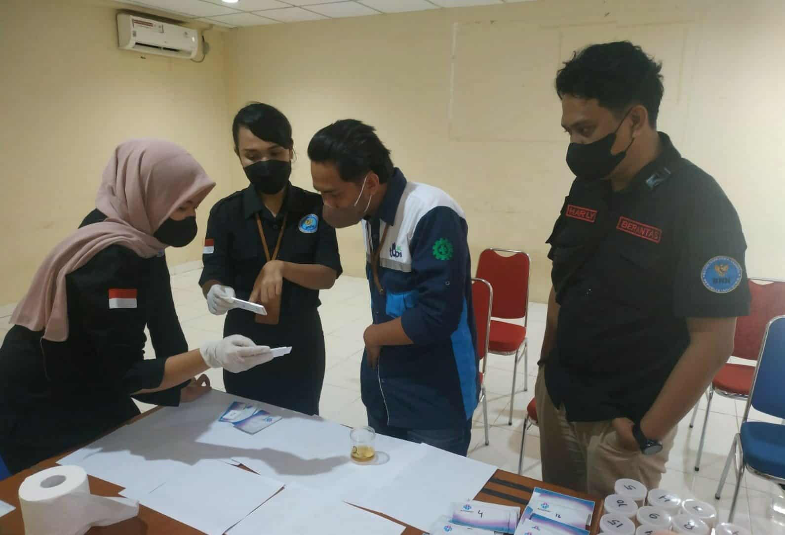 BNN Kabupaten Gorontalo Utara Lakukan Test Urine Pada Para Pekerja di PLTU Anggrek