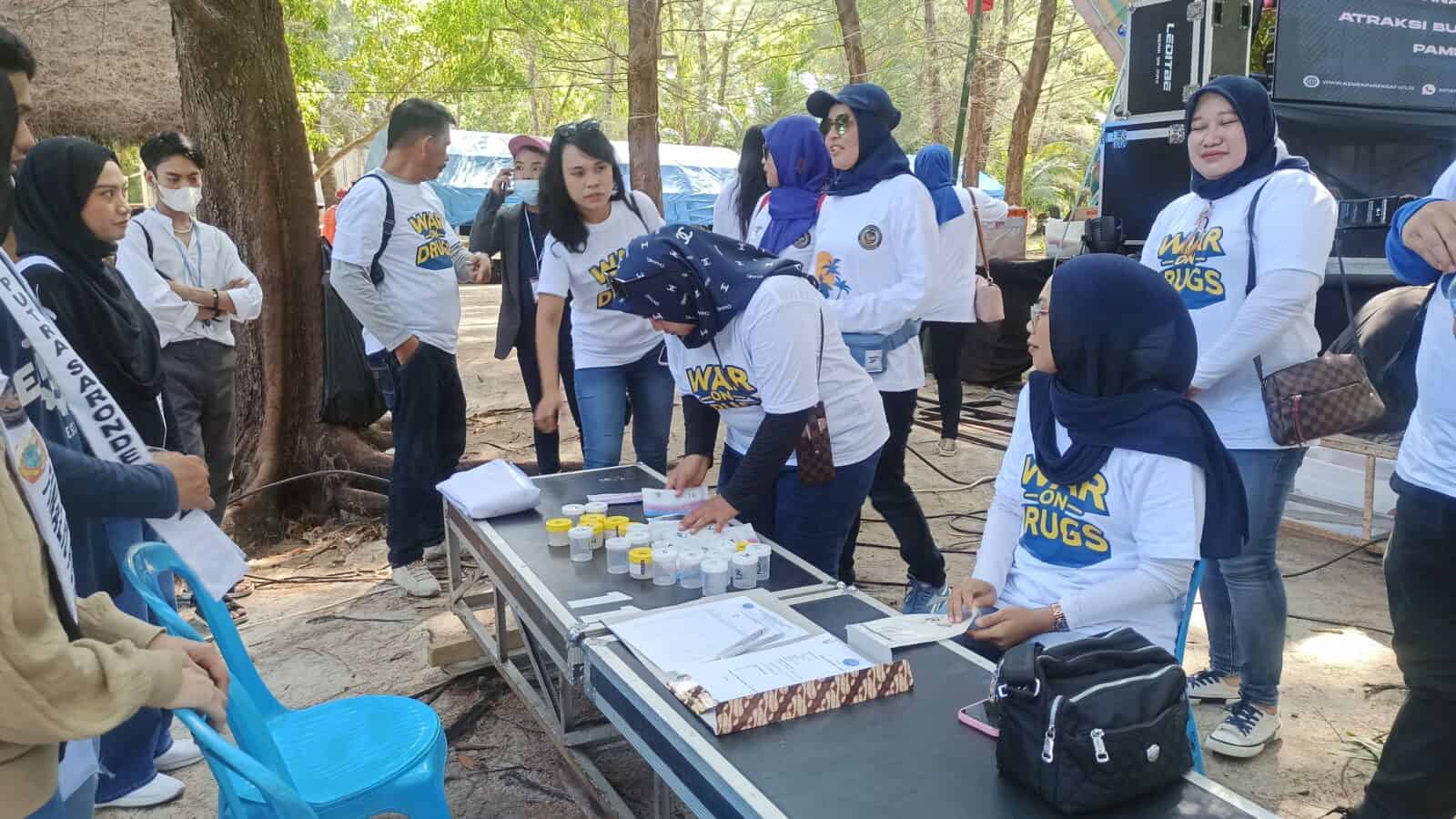 BNN Kabupaten Gorontalo Utara Pastikan Finalis Putra-Putri Saronde 2022 Bebas Narkoba Melalui Test Urine BNN Kabupaten Gorontalo Utara Pastikan Finalis Putra-Putri Saronde 2022 Bebas Narkoba Melalui Test Urine