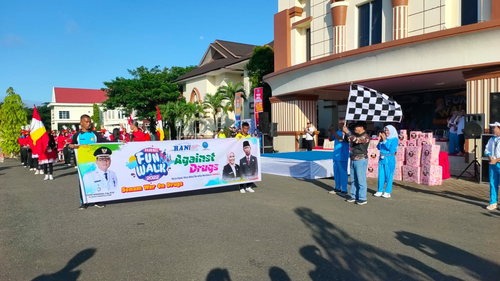 Pra HANI 2022, BNN Kabupaten Gorontalo Utara Sukses Gelar Fun Walk dan Senam War On Drugs Bersama Masyarakat