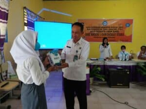 BNN Kabupaten Gorontalo Utara Sosialisasikan Bahaya Narkoba pada Acara MPLS di SMKN 1 Anggrek
