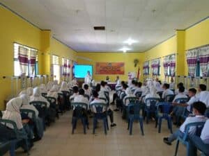 BNN Kabupaten Gorontalo Utara Sosialisasikan Bahaya Narkoba pada Acara MPLS di SMKN 1 Anggrek