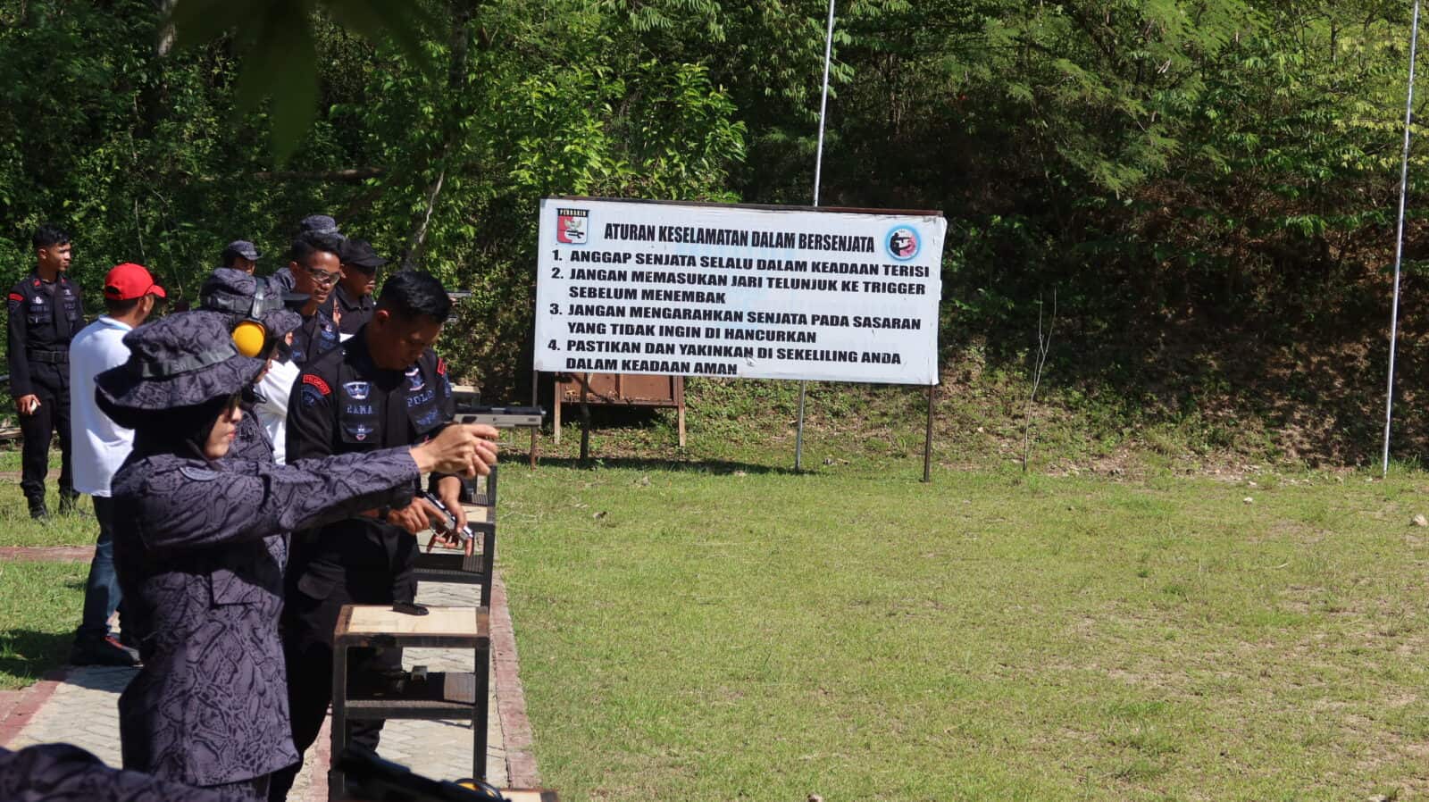 Kepala BNN Provinsi Gorontalo Bersama Jajarannya, Ikut Latihan Menembak di Ilato SC Brimob Gorontalo